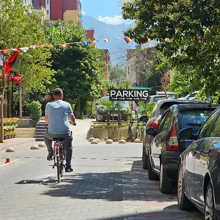 The Station - House Of Tourists Lägenhet Tirana